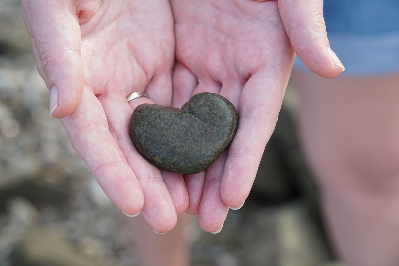 Камень в виде сердца